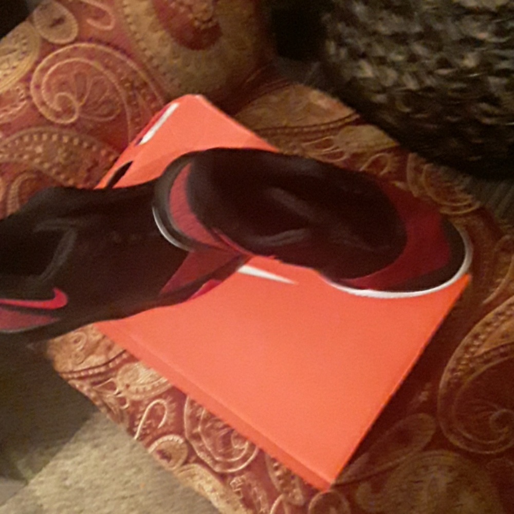 Sport tennis shoes Nike